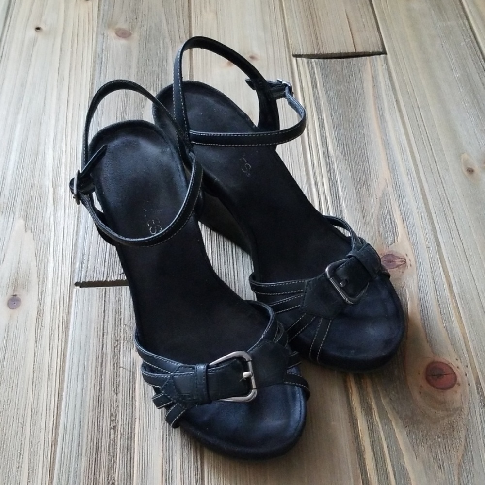 Wedge dress shoes